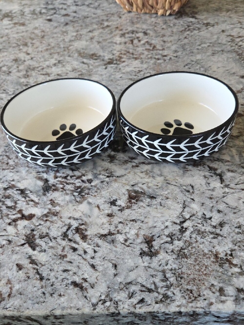 Ceramic Pet Bowls with Black and White Leaf Pattern - Picture 5 of 8